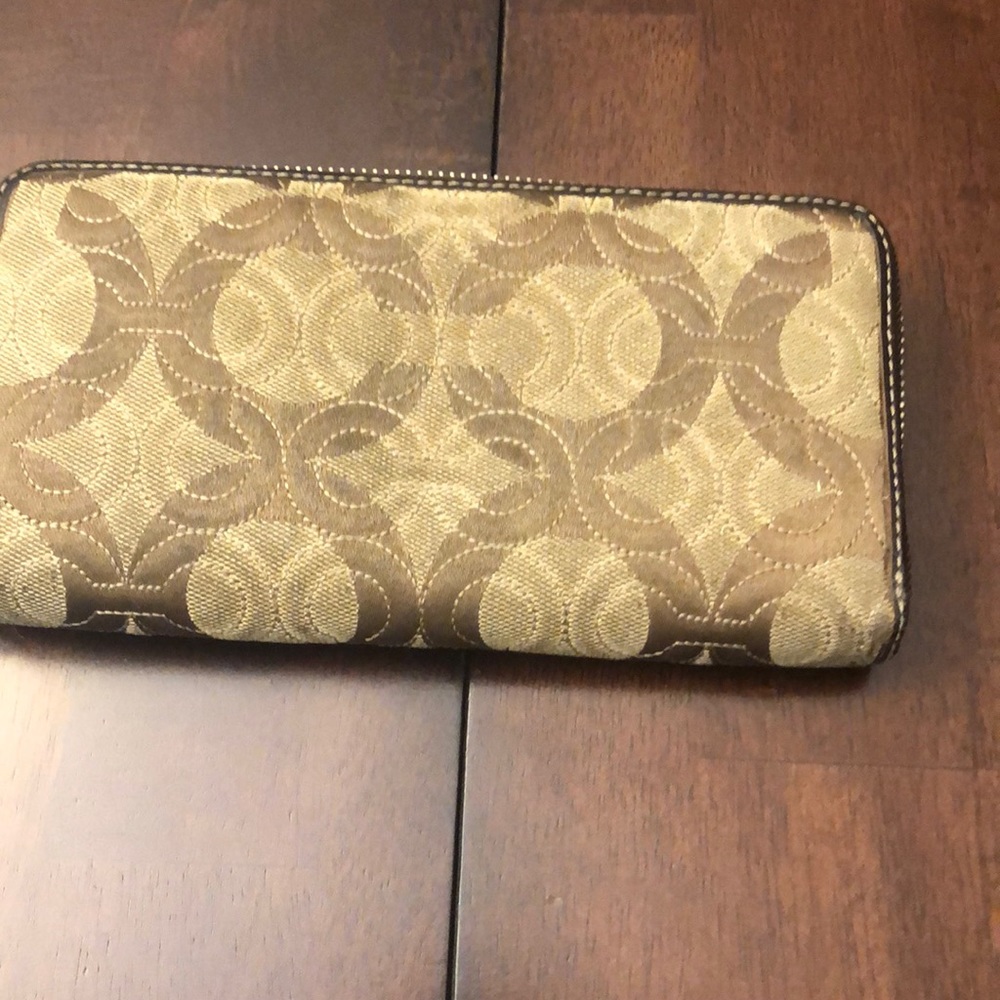 Coach Wallet - Picture 4 of 4